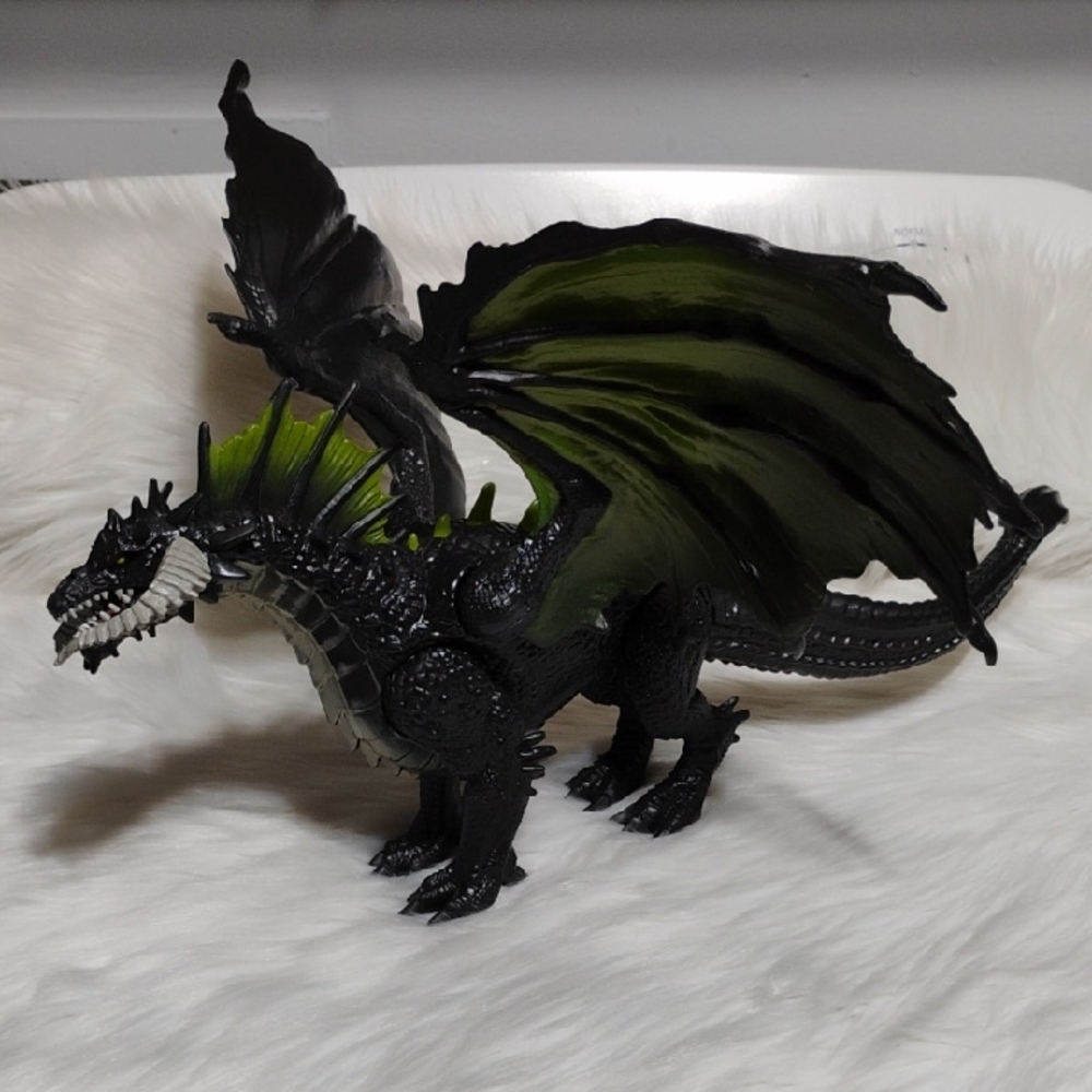 Dungeons & Dragons Rakor Majestic Black & Green Dragon Figure (XX-55) - Picture 3 of 7